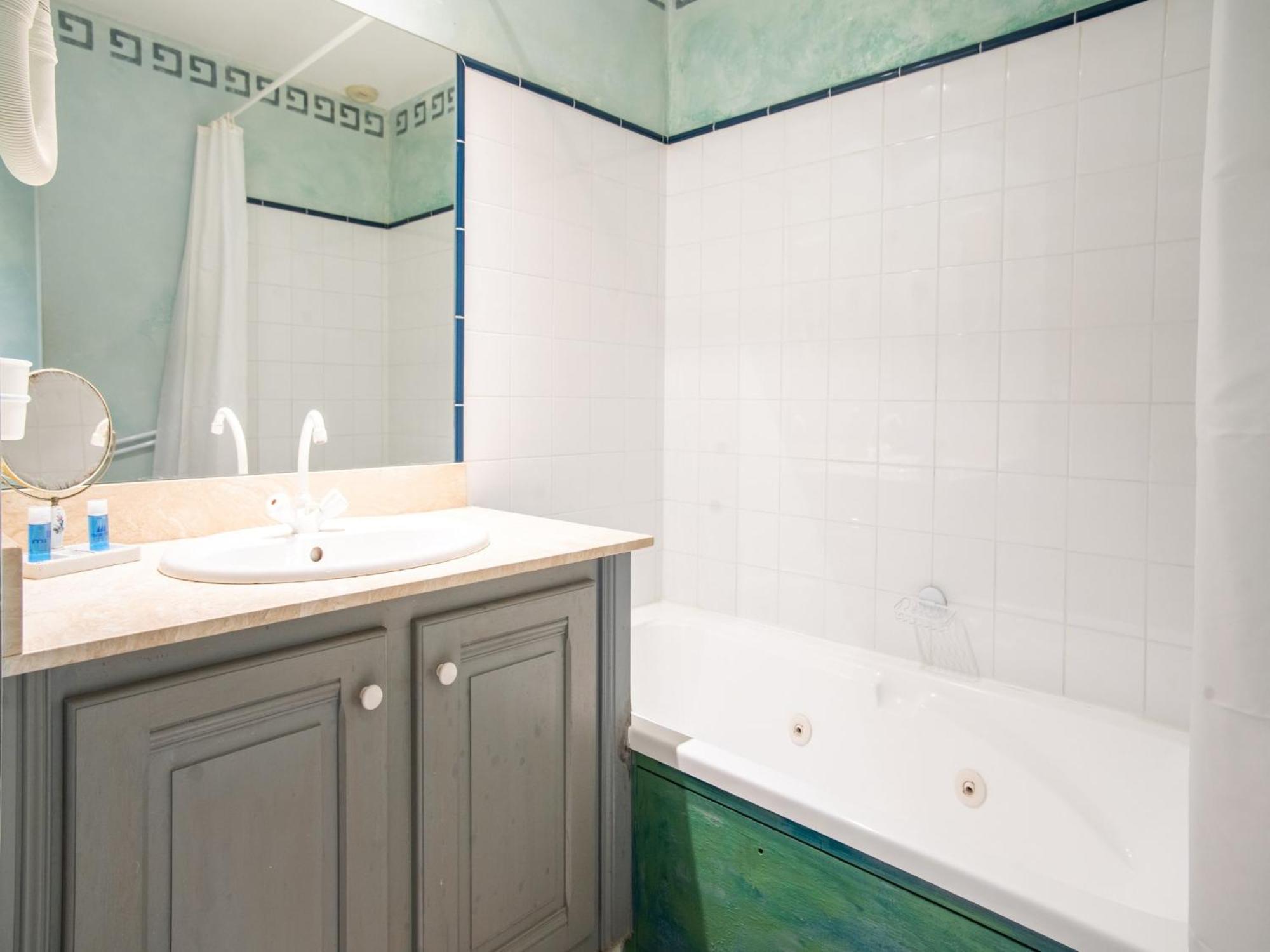 Cozy Apartment With Swimming Pool Terrace Garden Parking Montbrun-les-Bains Exterior photo